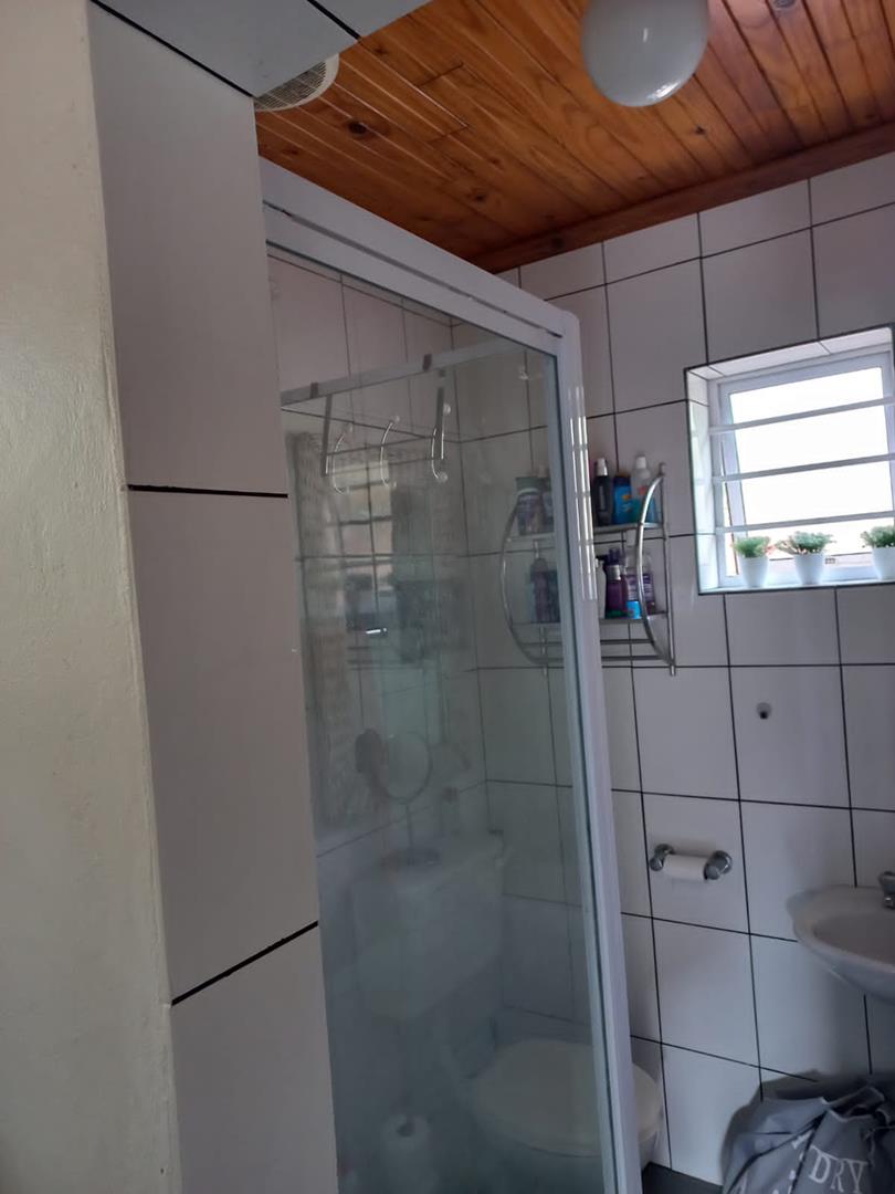 To Let 1 Bedroom Property for Rent in Summerstrand Eastern Cape